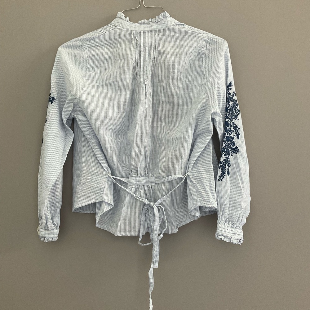 Birds Of Paradise Blue and White Button up Shirt - Picture 2 of 8